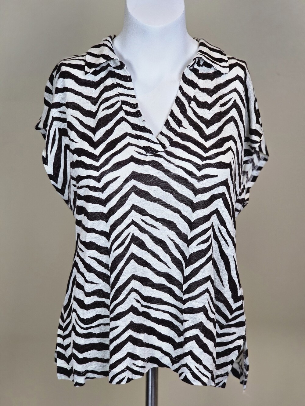 100% Linen Tahari short-sleeve collared popover blouse Zebra Print Quality Bold
